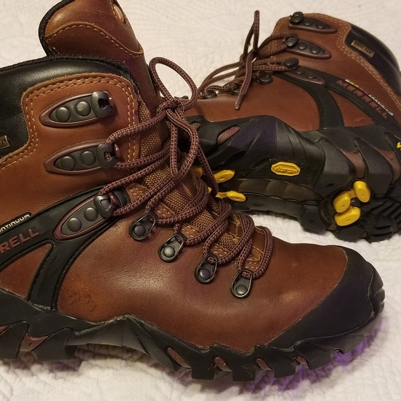 hiking boots size 5.5